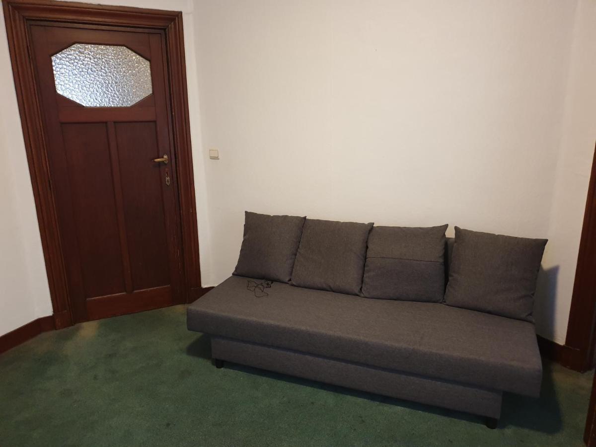1-2 Bedroom Close To Eu District. *