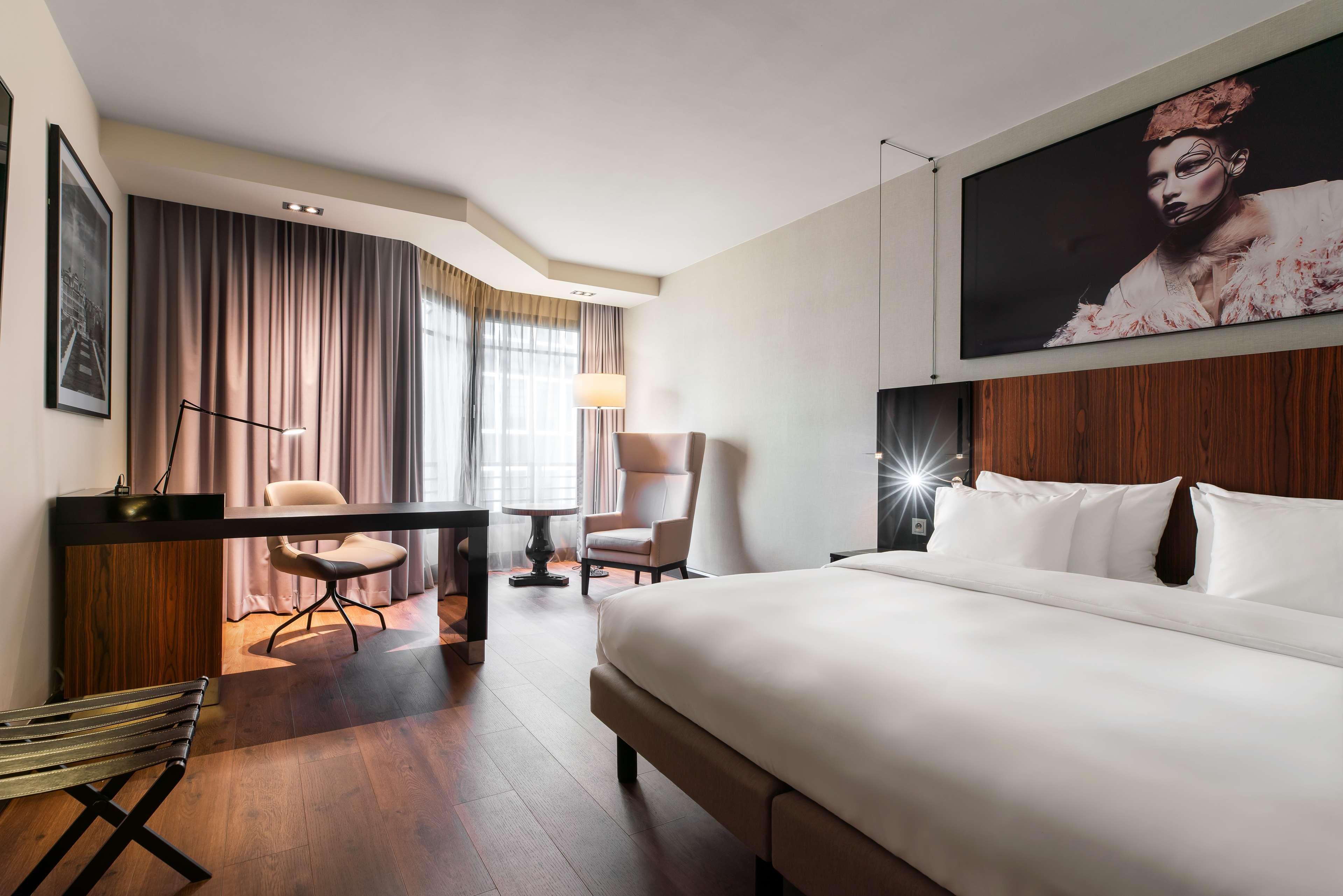 Radisson Collection Grand Place 5*