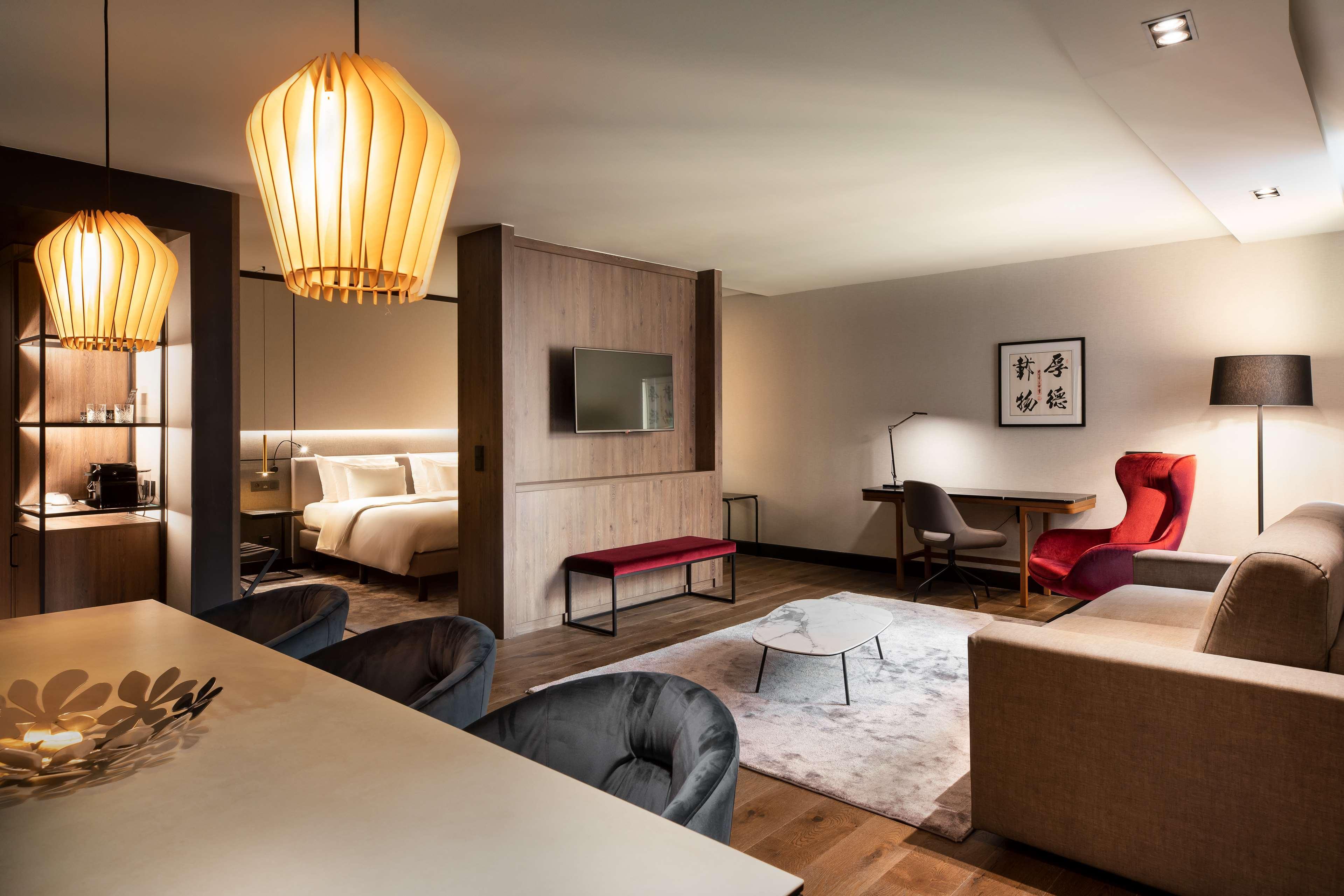 Radisson Collection Grand Place 5*