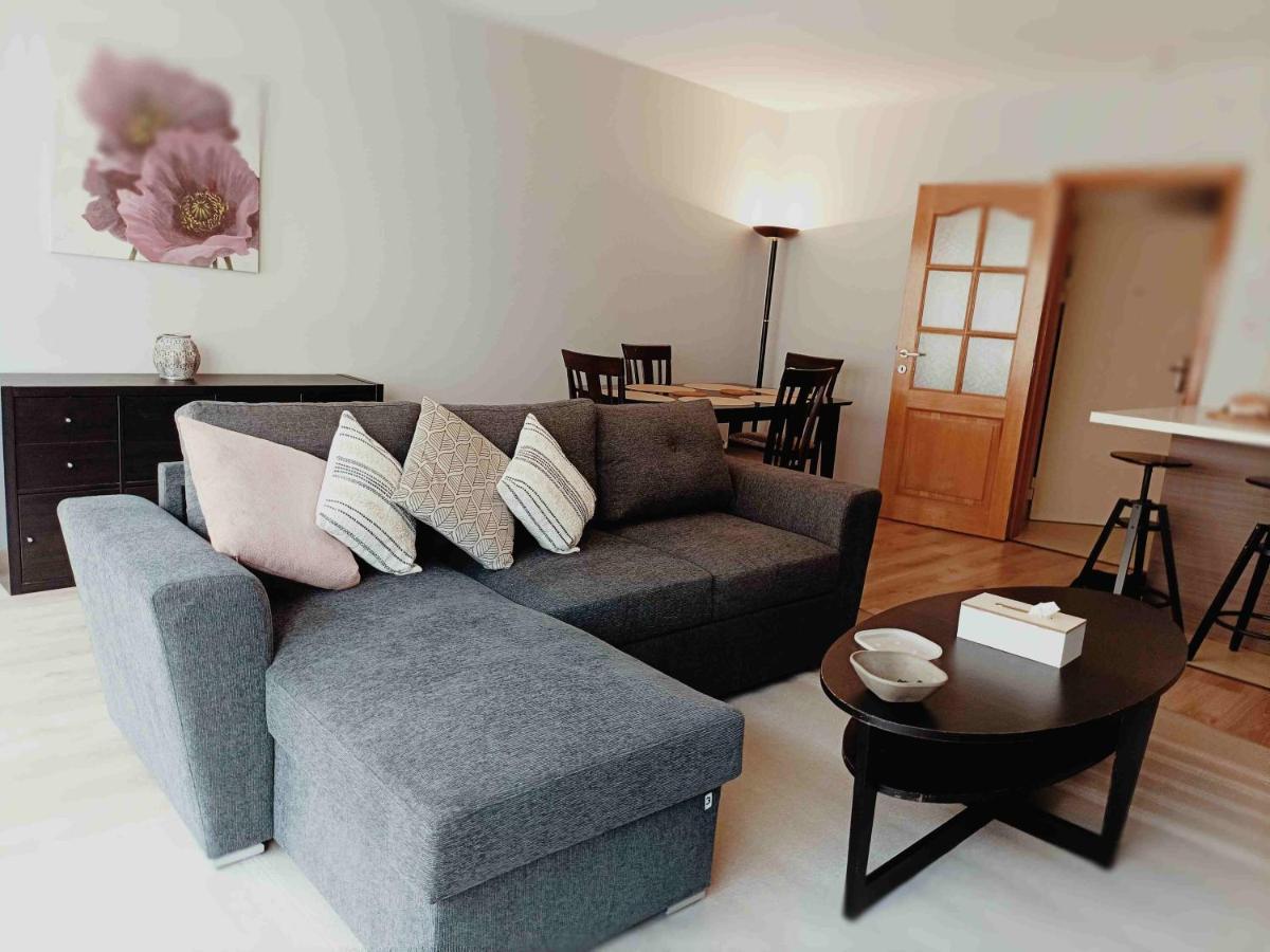 Cozy 2 Bedroom - Metro Montgomery Apartment Brüssel