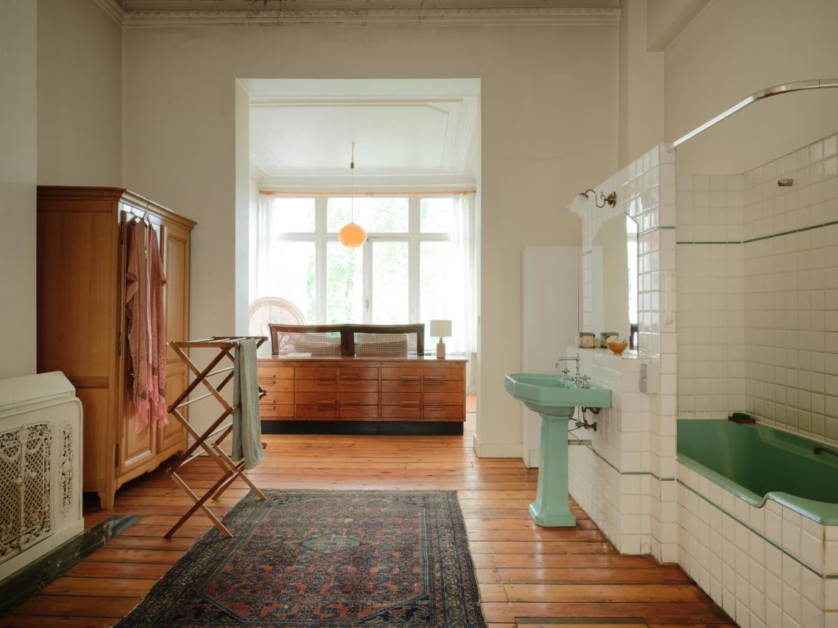 Charming And Spacious House With Leafy Private Garden Close To Historical Center Of Appartamento