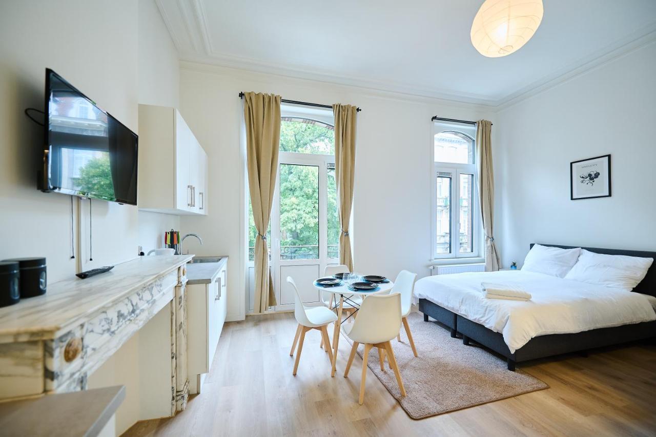 Living Apartment *