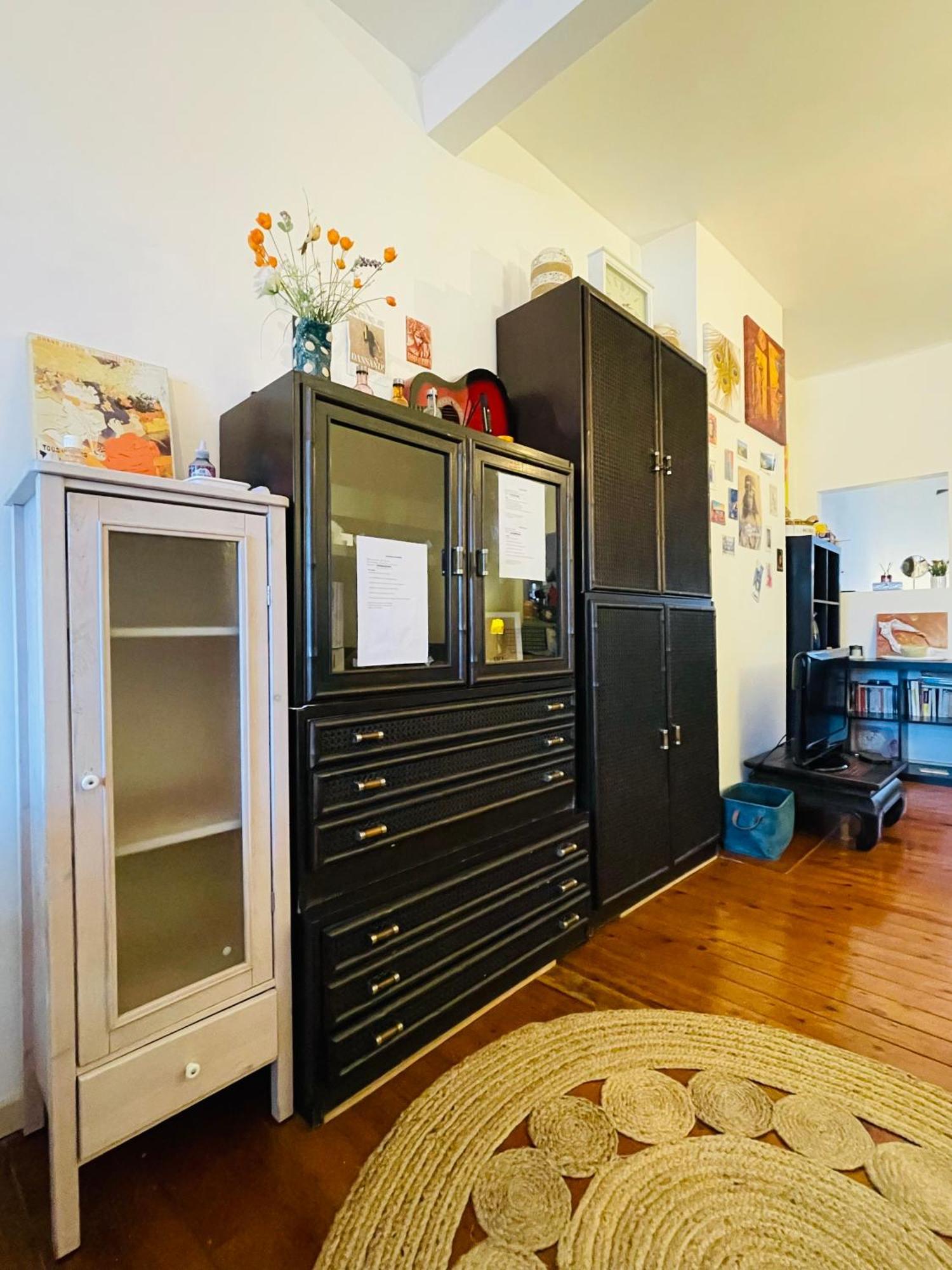 Quiet And Colorfull Flat In The Center Of Apartment *