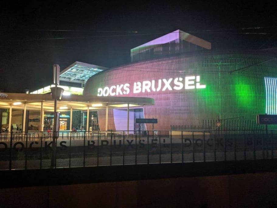 Appartamento Studio Entier Avec Balcon - Tour Et Taxis Bruxelles