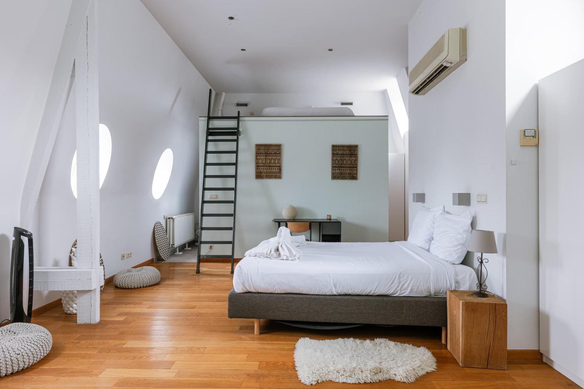 New Stylish Grand Place City Center Duplex