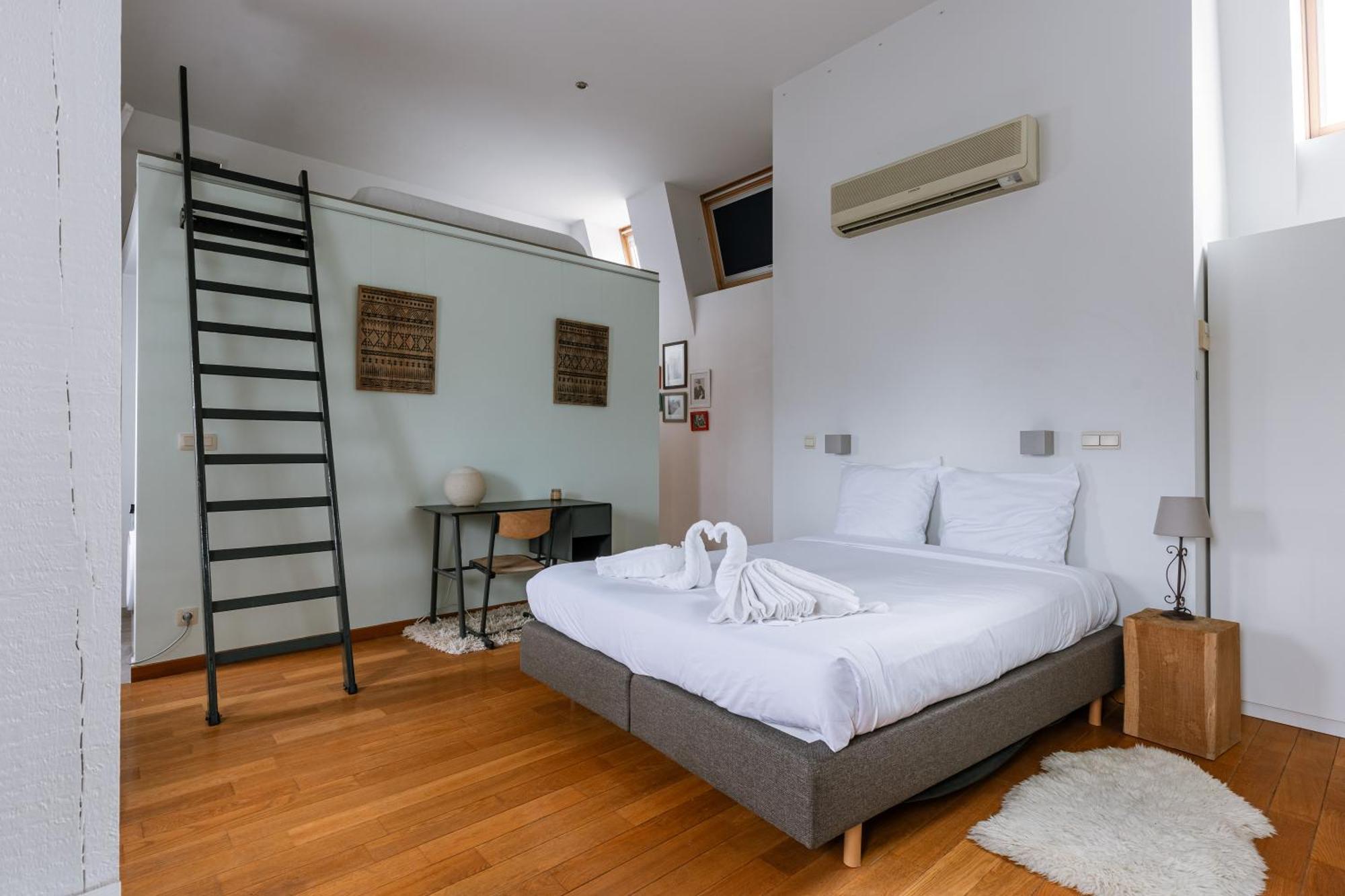 New Stylish Grand Place City Center Duplex Apartment