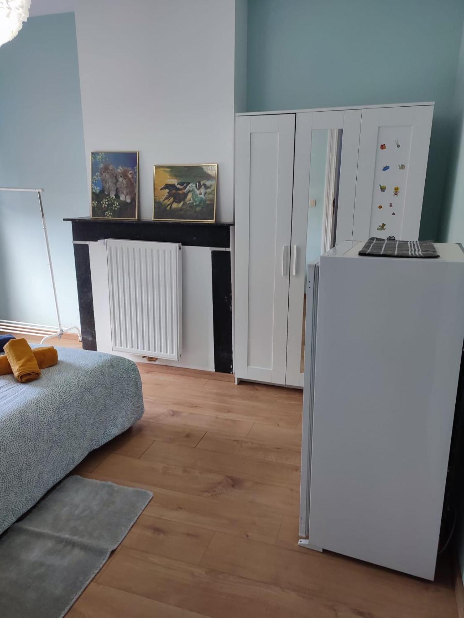 Confortable Avec Un Lit Double A Schaerbeek Cle Bleu Alloggio in famiglia