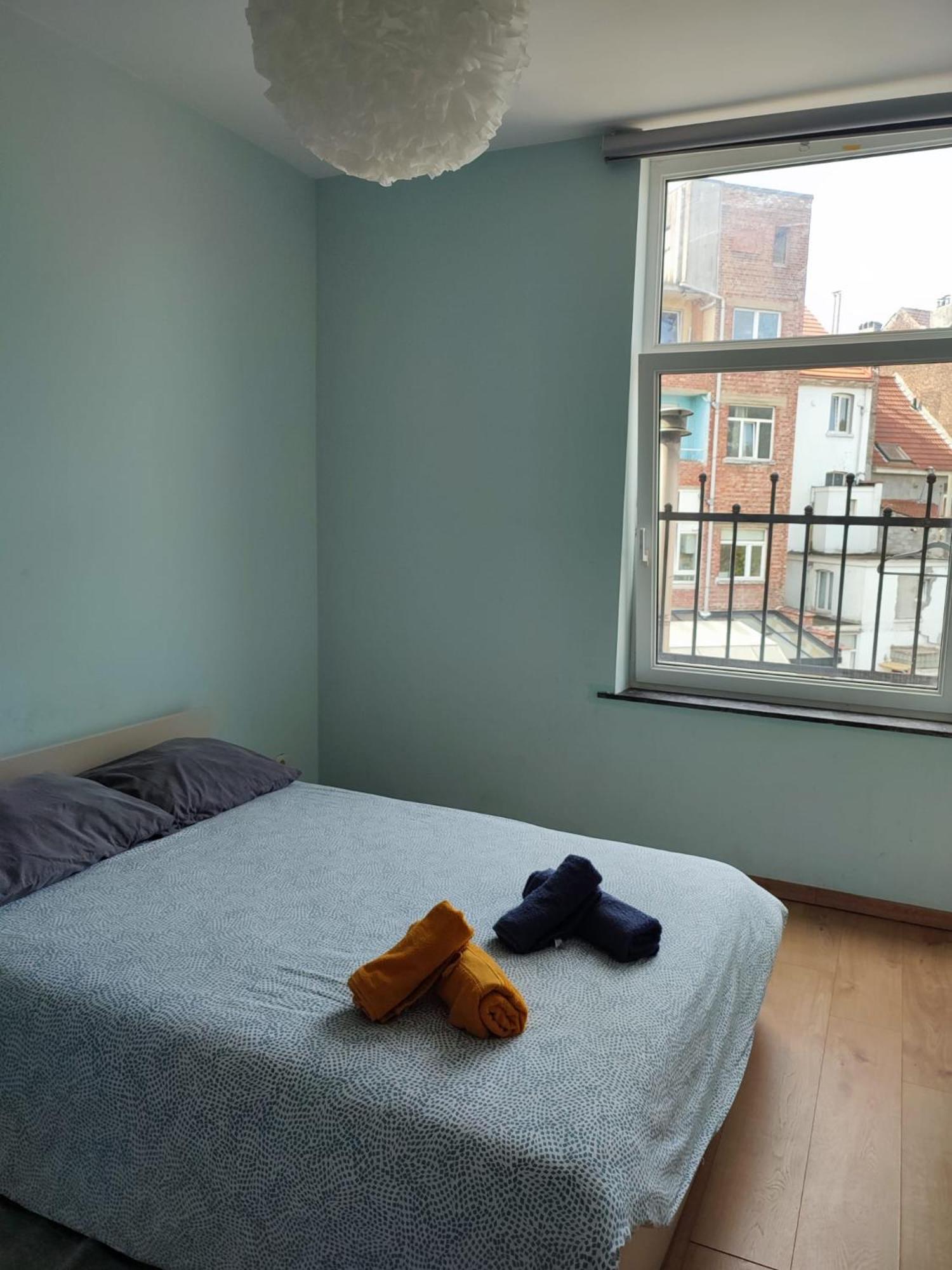 Confortable Avec Un Lit Double A Schaerbeek Cle Bleu Bruxelles
