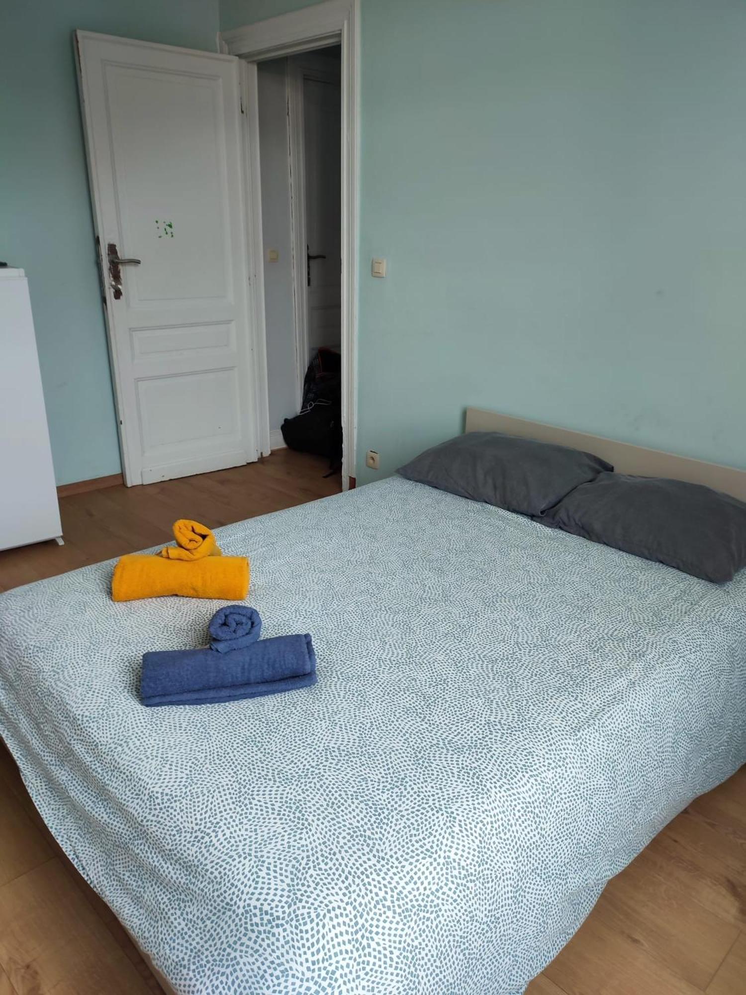 Confortable Avec Un Lit Double A Schaerbeek Cle Bleu Alloggio in famiglia *