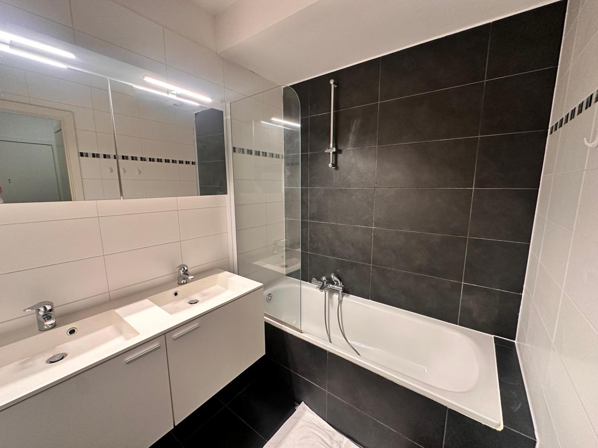 Cosy 2 Bedroom In Center * Bruxelles