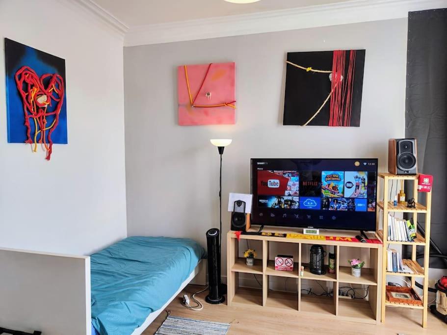 Appartamento Studio Entier Avec Balcon - Tour Et Taxis Bruxelles