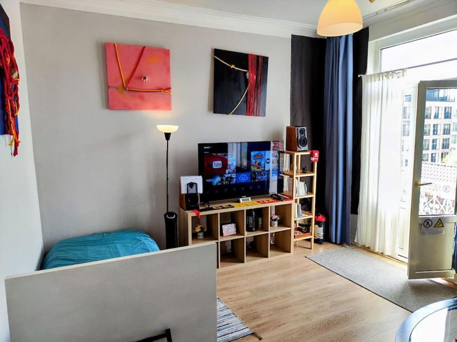 Studio Entier Avec Balcon - Tour Et Taxis Appartamento