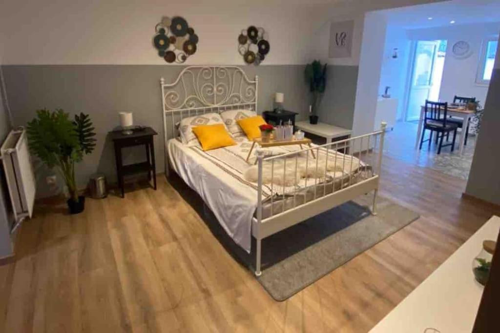 Apartment Superbe Full Equipe Avec Cour Exterieur Brüssel