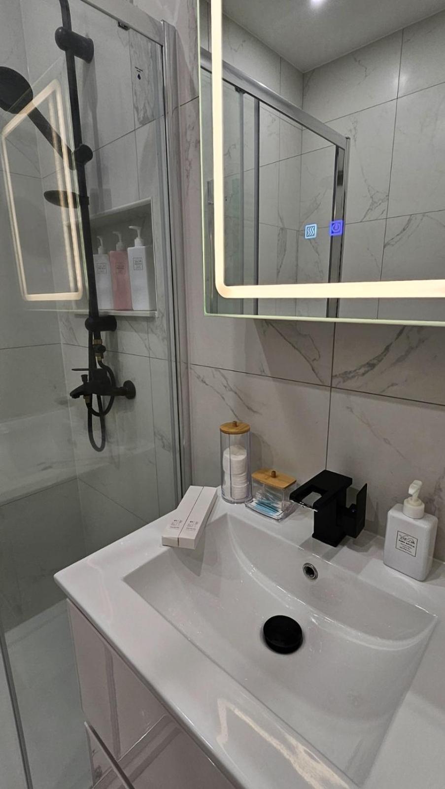 Penthouse Lumineux Avec Grande Terrasse De 40m2 Appartement *