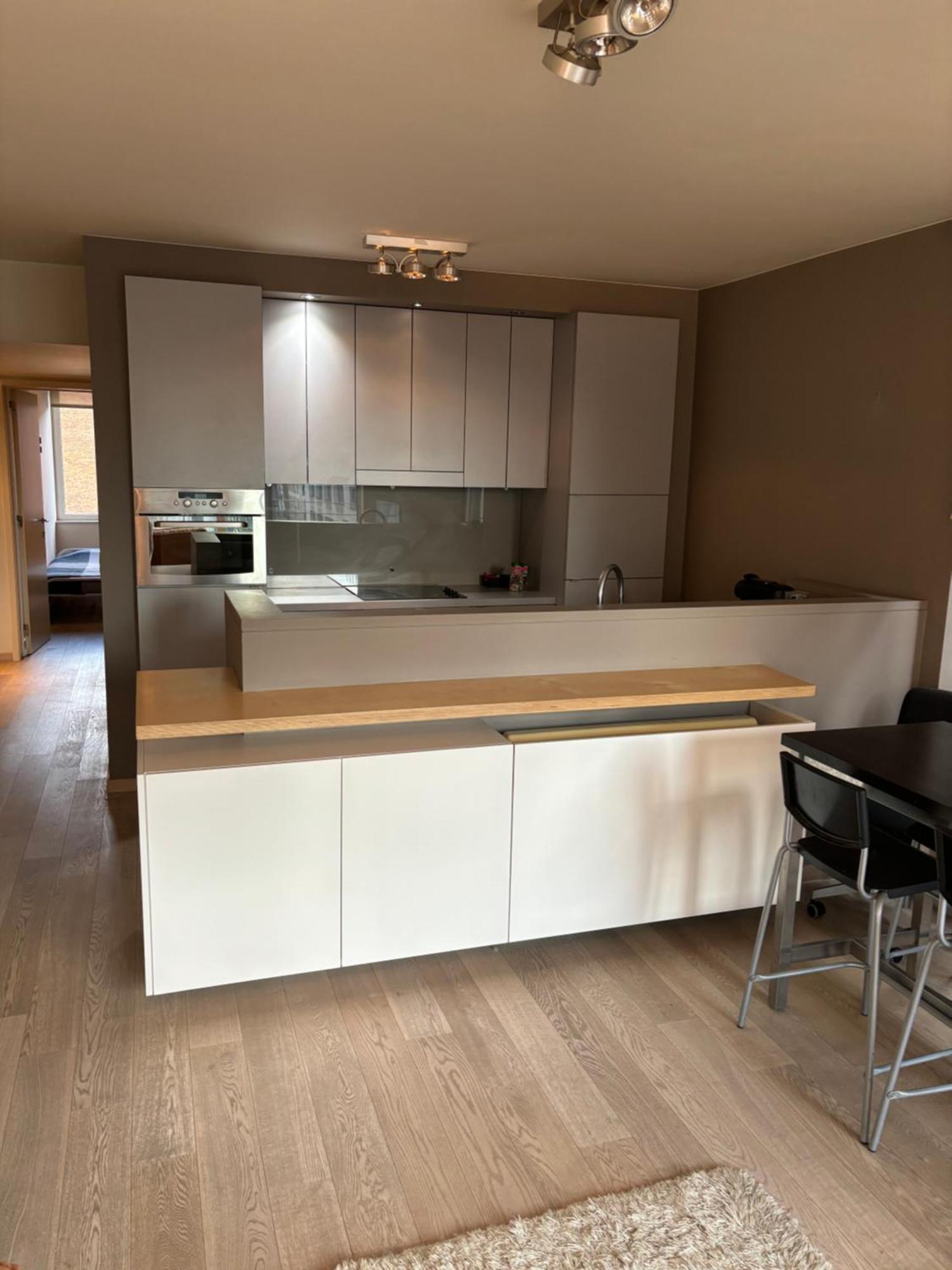 Comfortable Two Bedroom In Center *