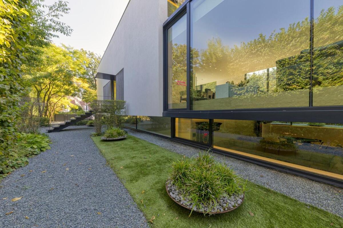 The Luxury Glass Manor Villa