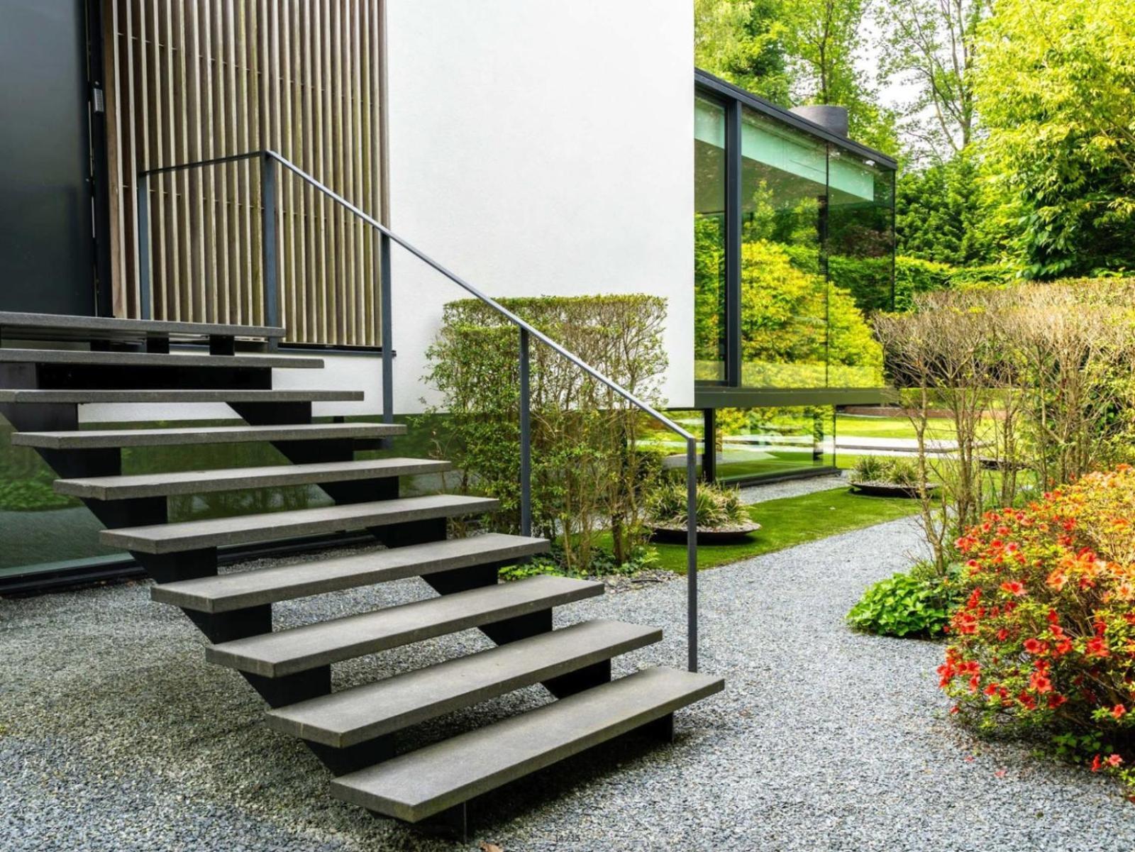 The Luxury Glass Manor *