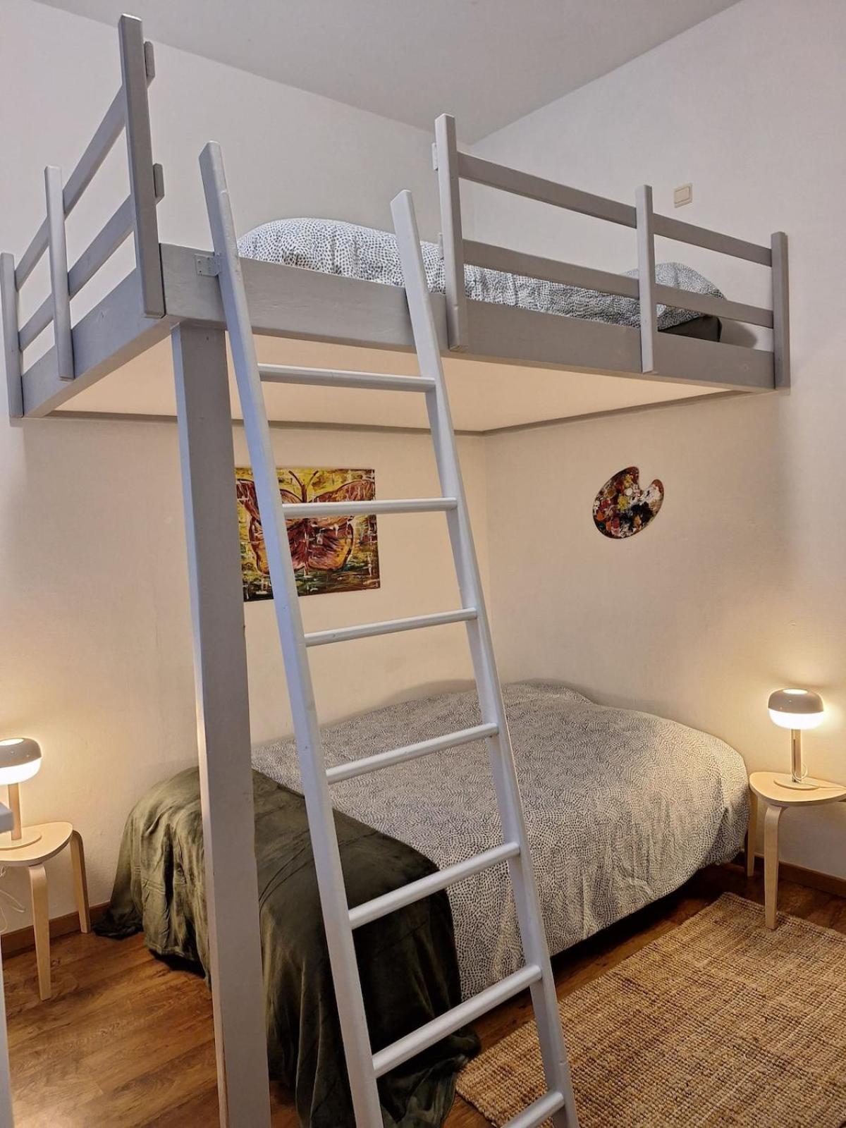 Alicia's Duplex European Quarter Appartement