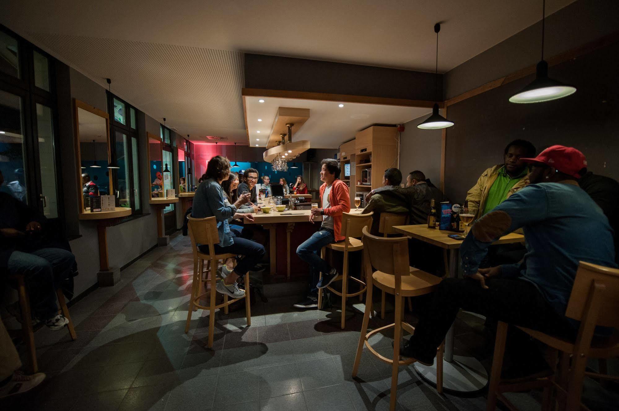 Hostel Hi Jacques Brel *