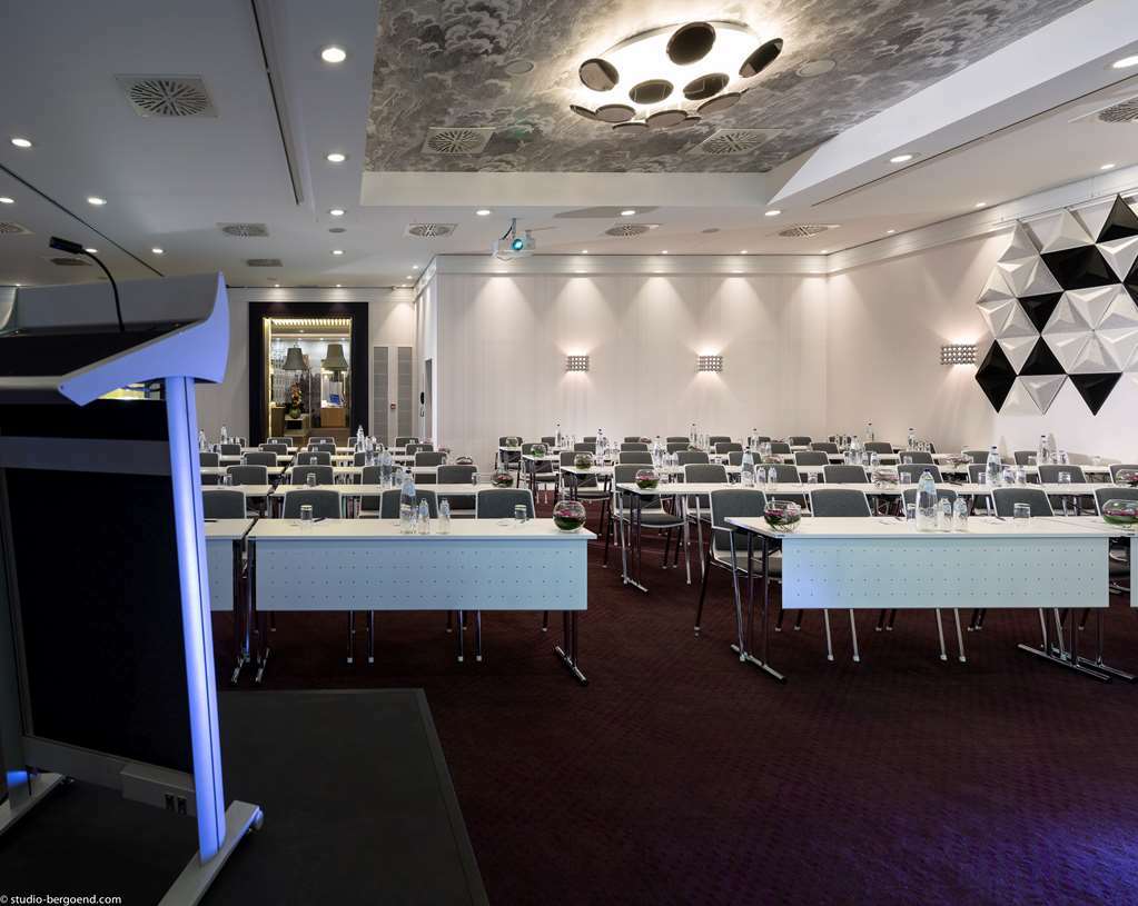 Radisson Collection Grand Place 5*