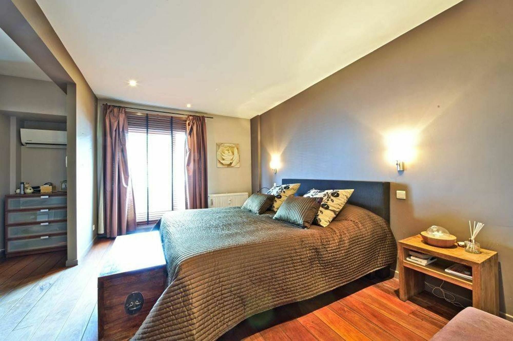 With 2 Bedrooms In Uccle, With Enclosed Garden And Wifi Appartement