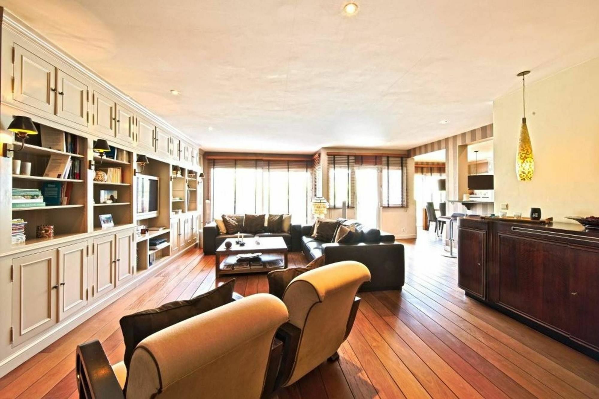 With 2 Bedrooms In Uccle, With Enclosed Garden And Wifi Bruxelles