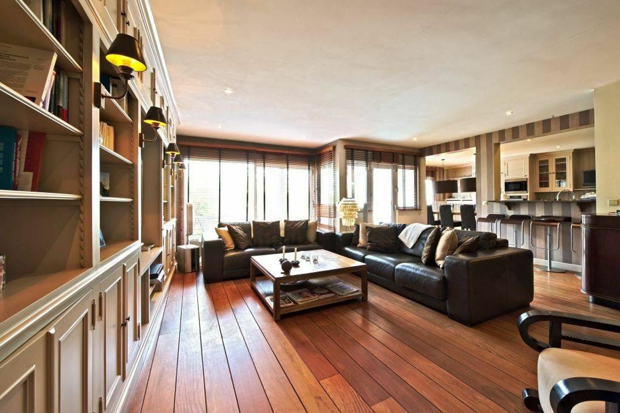 With 2 Bedrooms In Uccle, With Enclosed Garden And Wifi Bruxelles